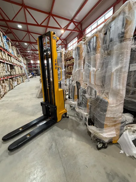 CTD 1.0T/3.5M Электрический штабелер с раздвижными вилами